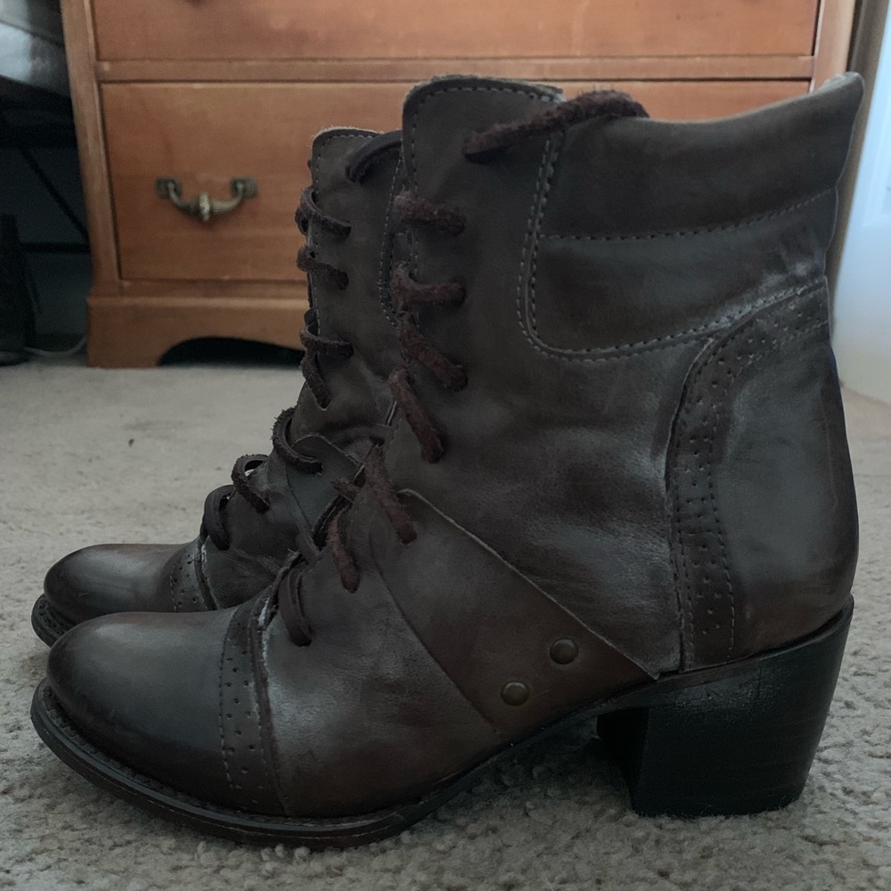 Free Bird by Steven “Cage Boot” size 7